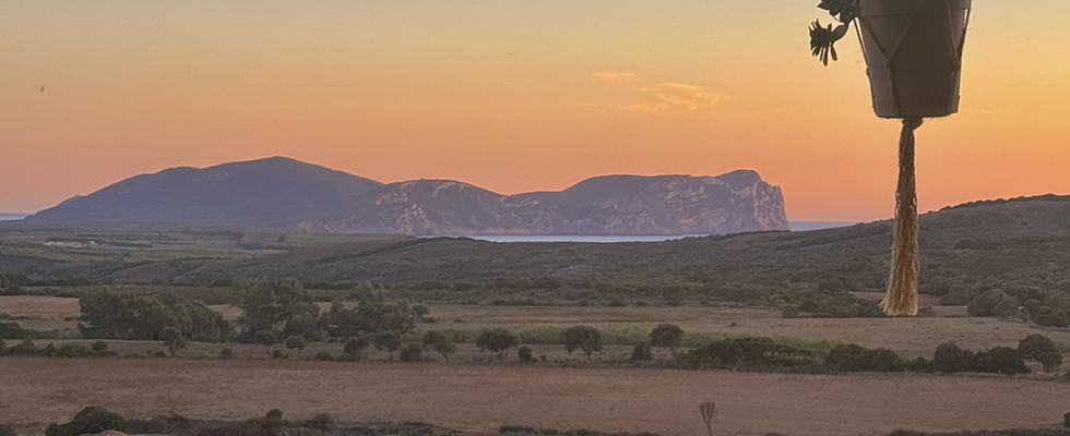 Vista panoramica al tramonto dalla terrazza de La Casa del Fiore Sardo vicino Alghero