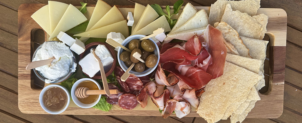 Degustazione di formaggi con tagliere di Pecorino e Fiore Sardo DOP a latte crudo
